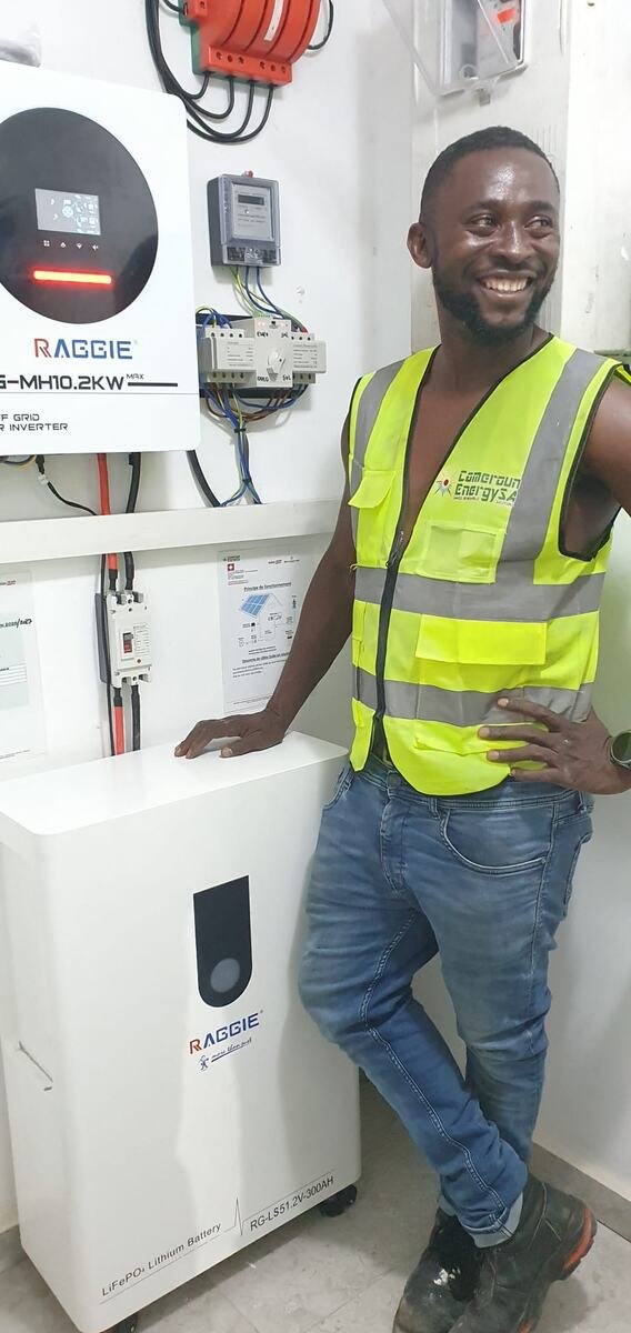 Onduleurs hybrides et stockage lithium — Cameroun Energy