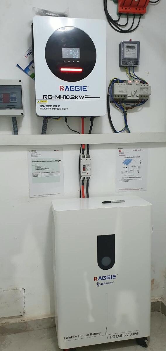 Onduleurs hybrides et stockage lithium — Cameroun Energy