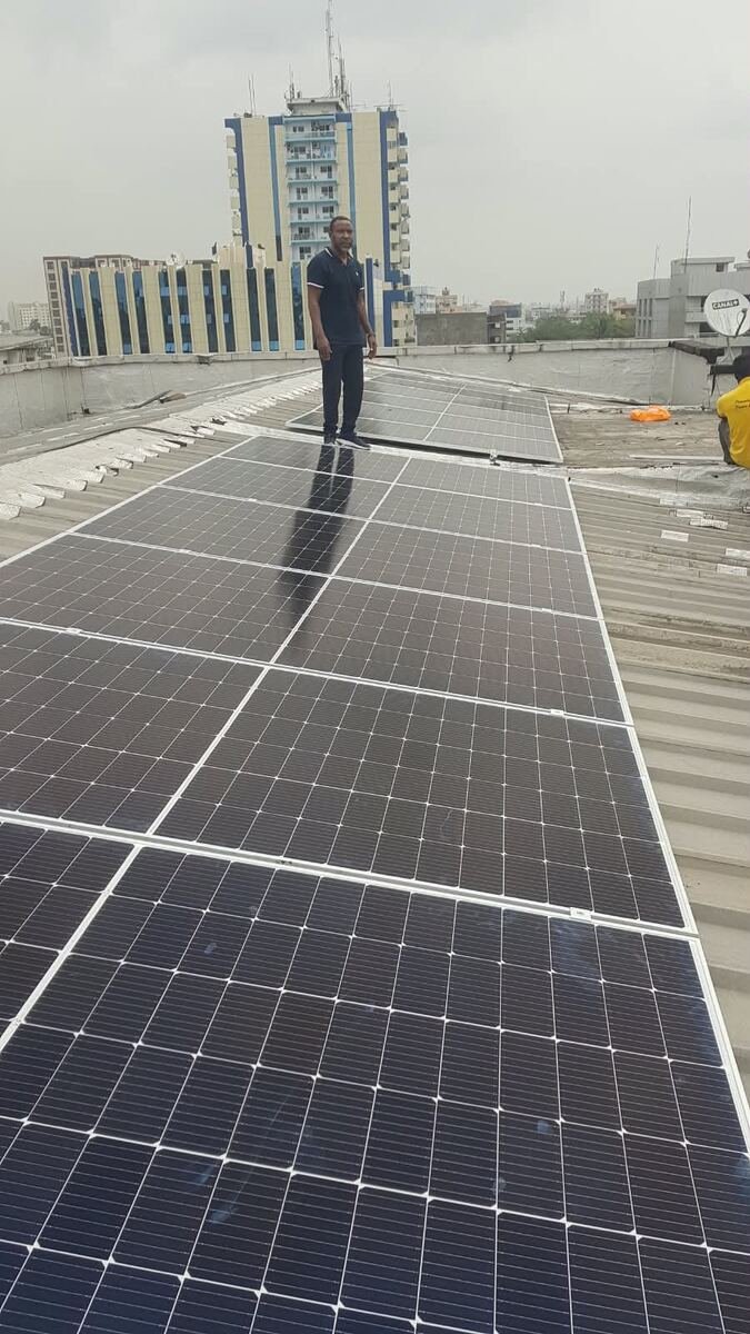 Grand chantier — centrale solaire en toiture — Cameroun Energy