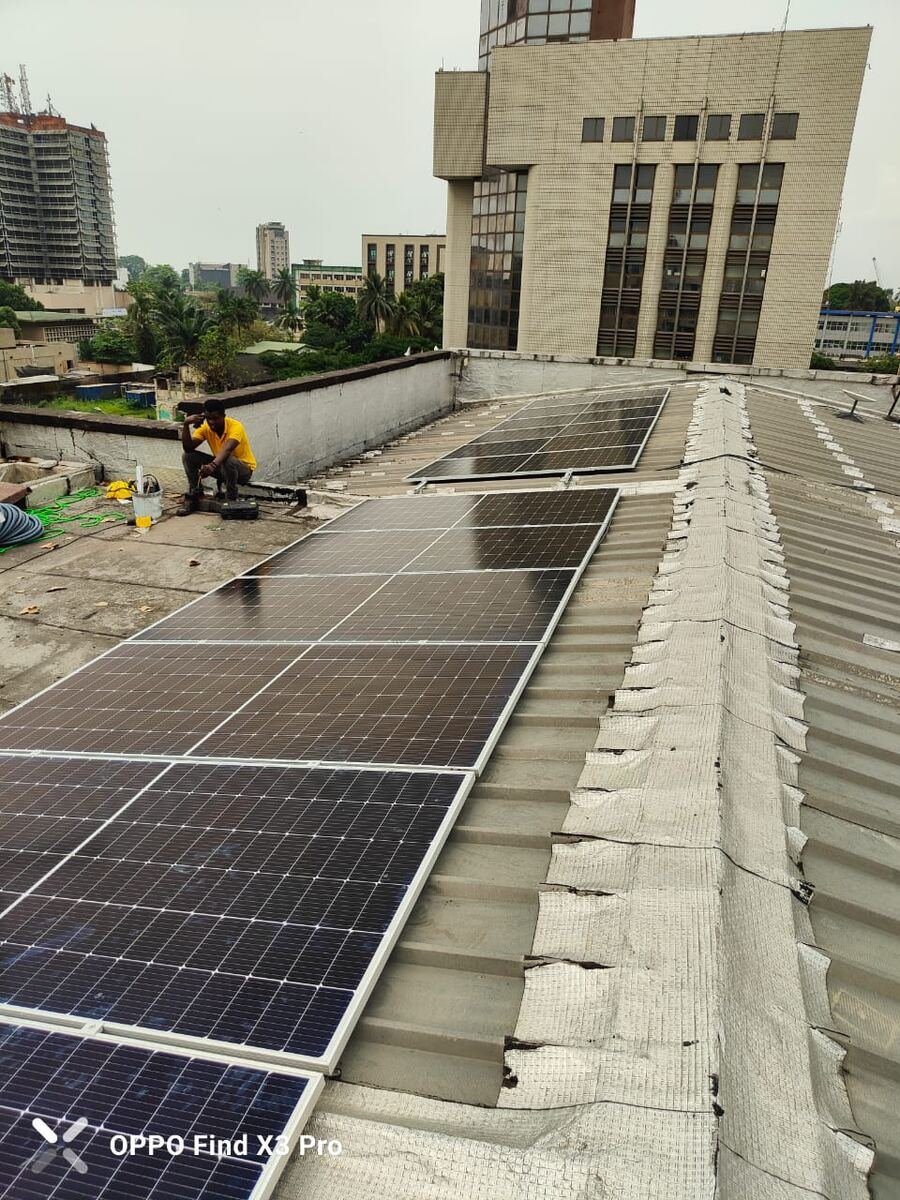 Grand chantier — centrale solaire en toiture — Cameroun Energy