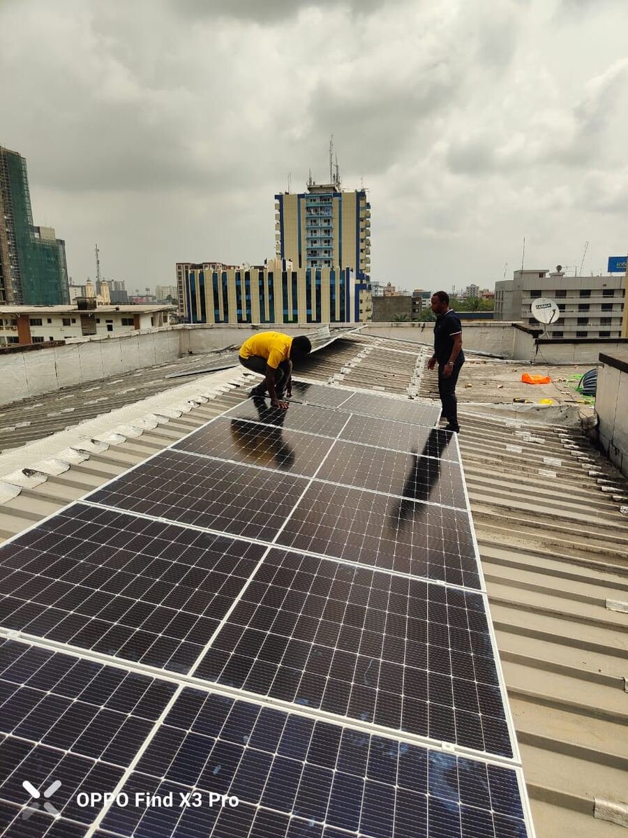 Grand chantier — centrale solaire en toiture — Cameroun Energy