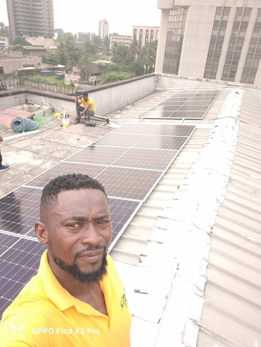 Grand chantier — centrale solaire en toiture — Cameroun Energy