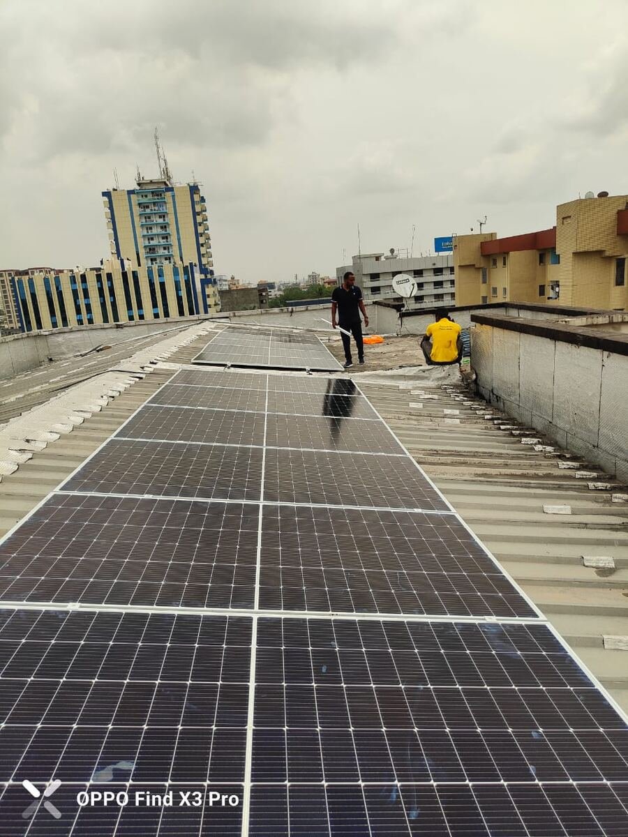 Grand chantier — centrale solaire en toiture — Cameroun Energy