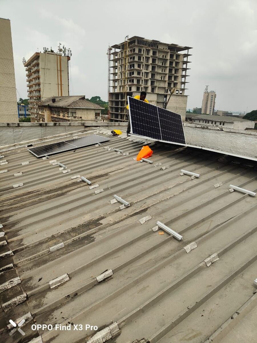 Grand chantier — centrale solaire en toiture — Cameroun Energy