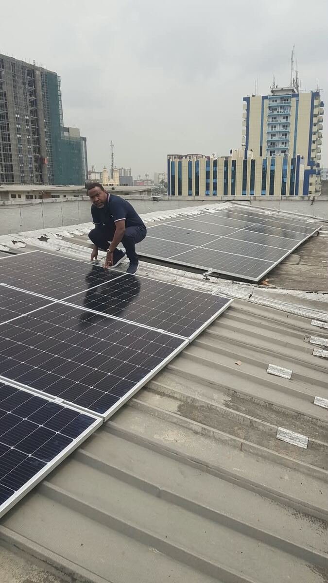 Grand chantier — centrale solaire en toiture — Cameroun Energy