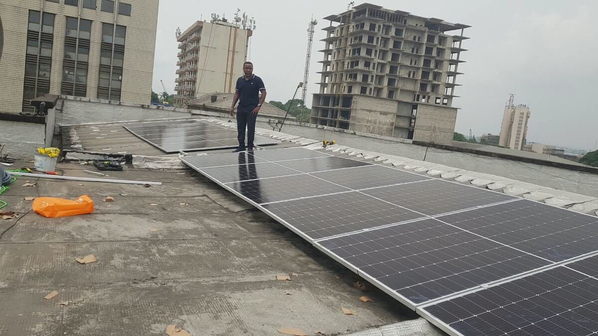 Grand chantier — centrale solaire en toiture — Cameroun Energy