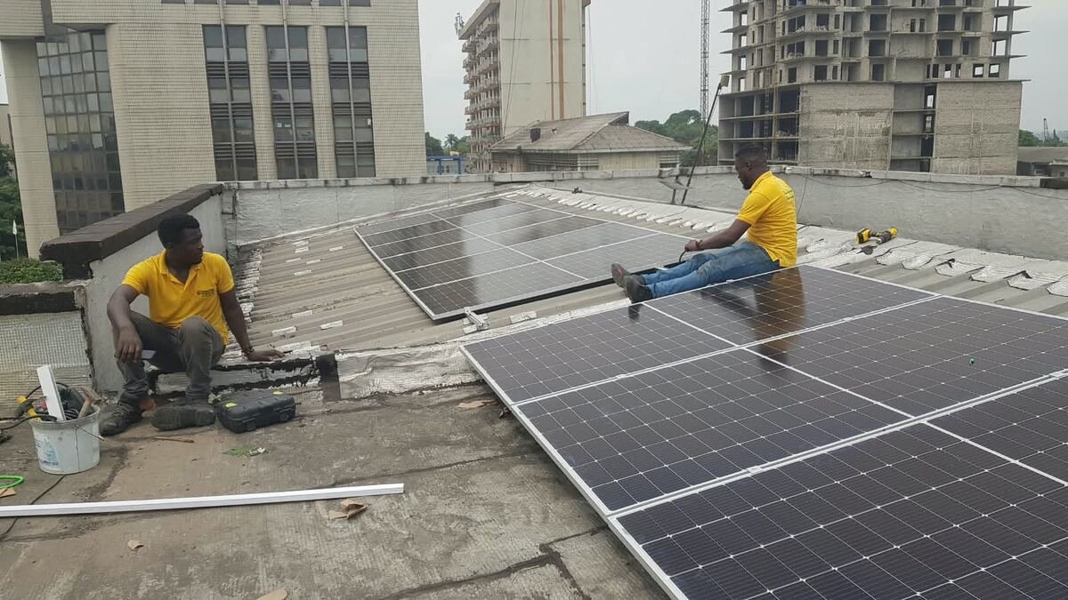 Grand chantier — centrale solaire en toiture — Cameroun Energy
