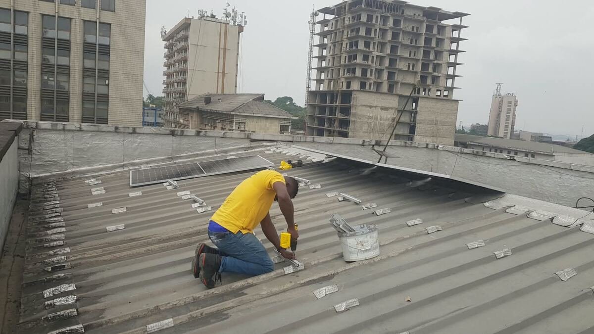 Grand chantier — centrale solaire en toiture — Cameroun Energy