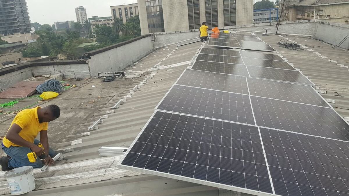 Grand chantier — centrale solaire en toiture — Cameroun Energy