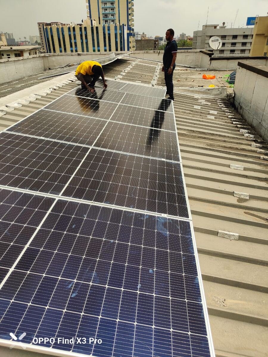 Grand chantier — centrale solaire en toiture — Cameroun Energy