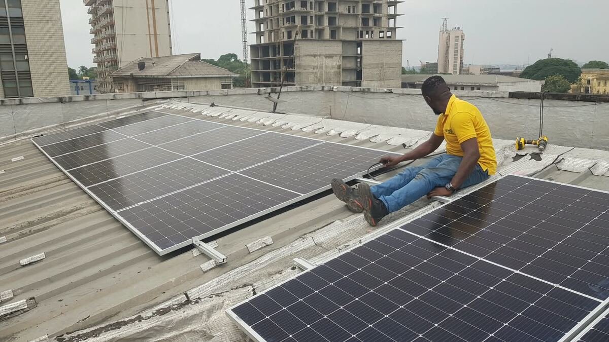 Grand chantier — centrale solaire en toiture — Cameroun Energy