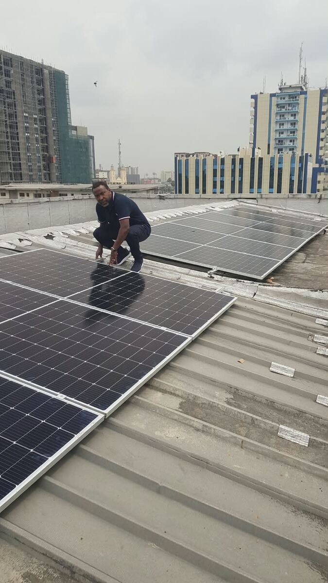 Grand chantier — centrale solaire en toiture — Cameroun Energy