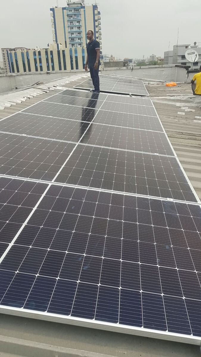 Grand chantier — centrale solaire en toiture — Cameroun Energy