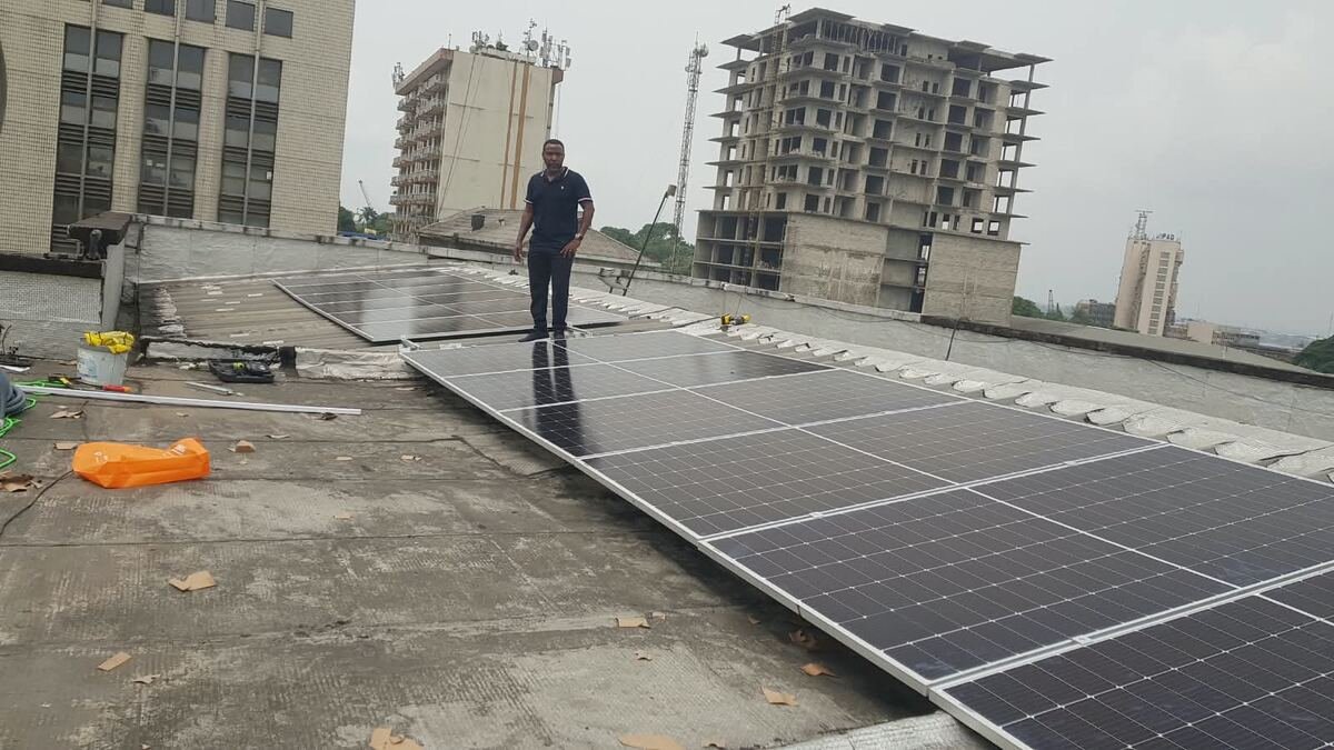 Grand chantier — centrale solaire en toiture — Cameroun Energy