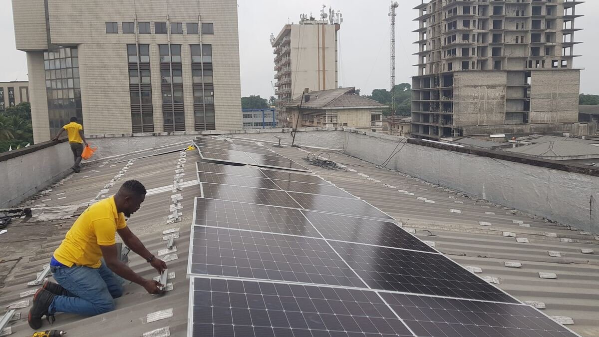 Grand chantier — centrale solaire en toiture — Cameroun Energy
