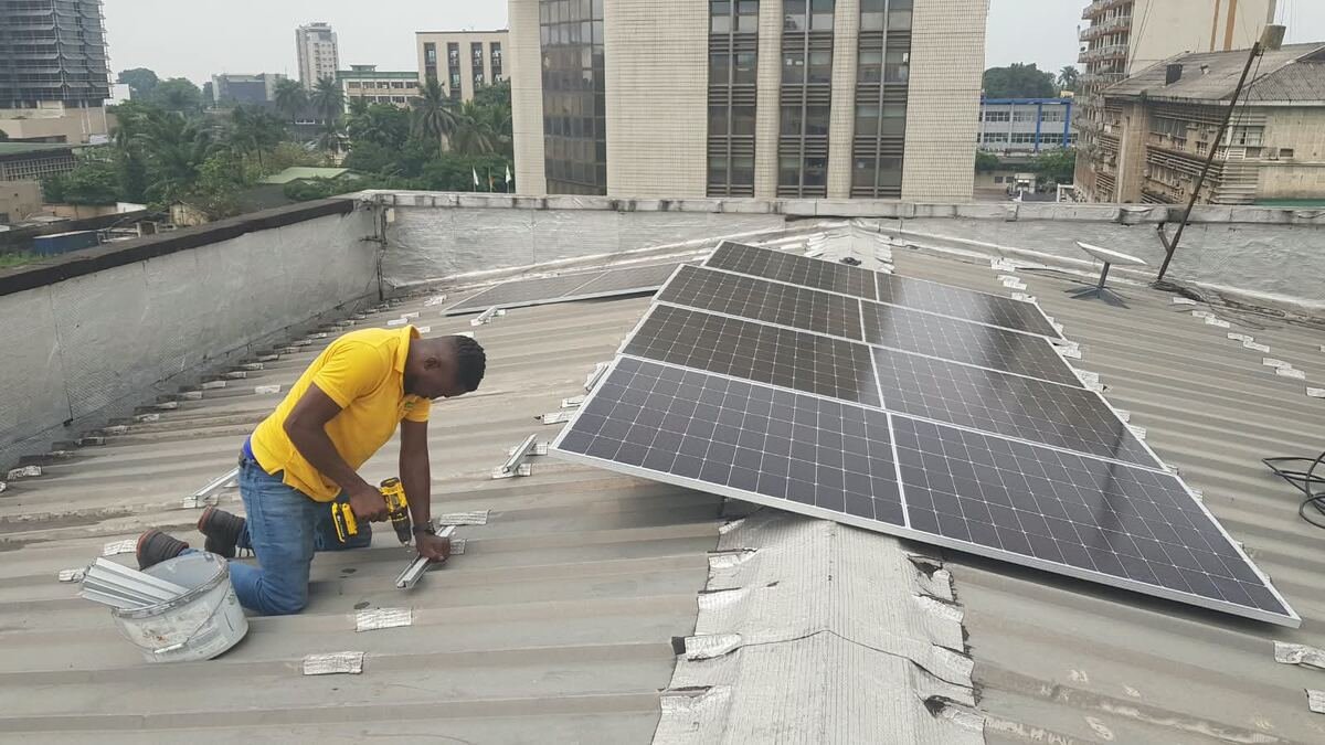 Grand chantier — centrale solaire en toiture — Cameroun Energy