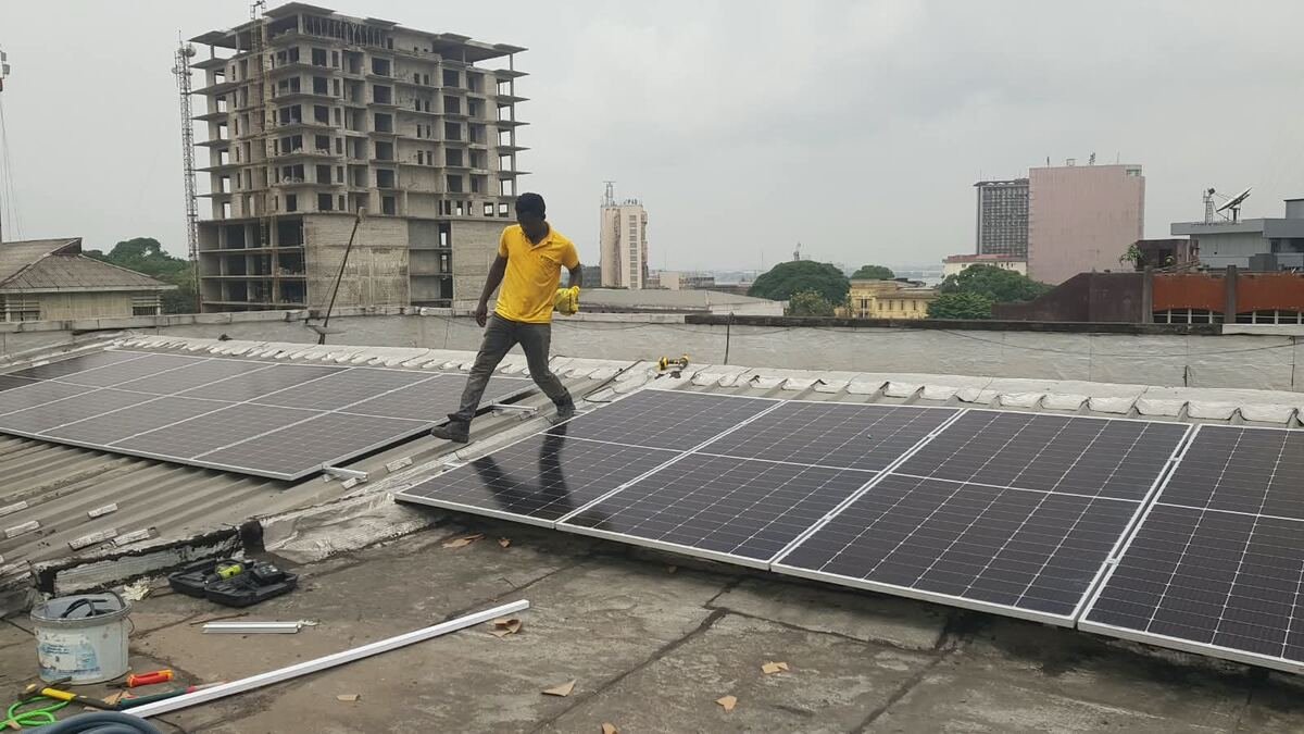 Grand chantier — centrale solaire en toiture — Cameroun Energy