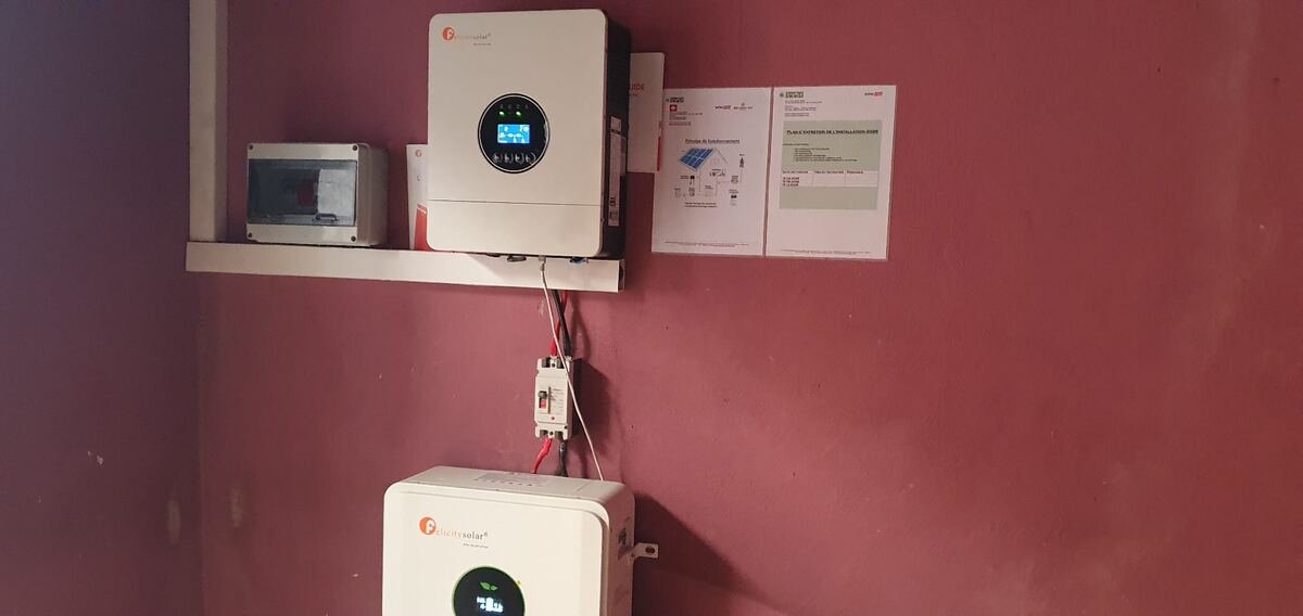 Onduleurs hybrides et stockage lithium — Cameroun Energy
