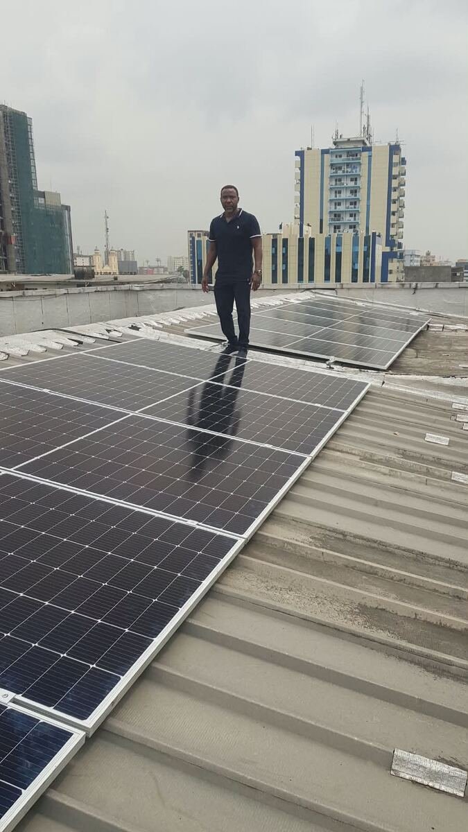 Grand chantier — centrale solaire en toiture — Cameroun Energy